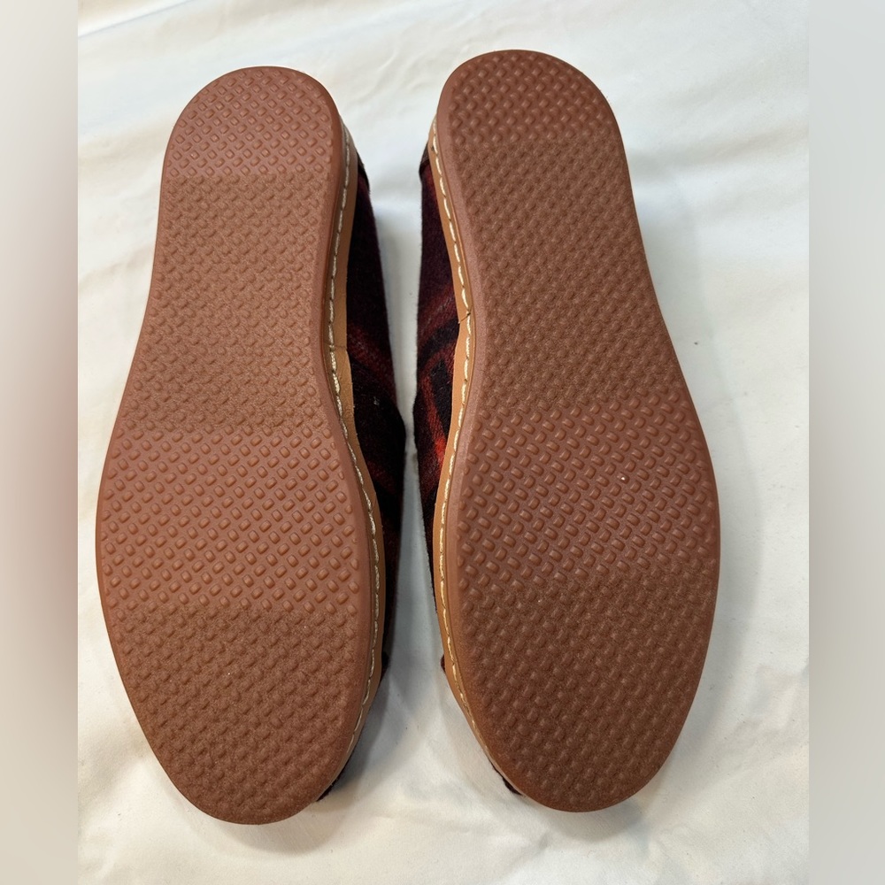 Toms slip on flats, red and black women’s shoes size 6 - Picture 7 of 7